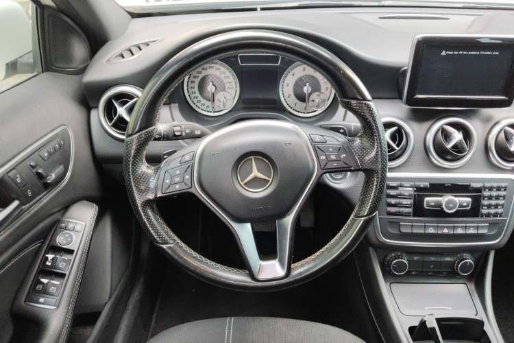 Used Mercedes-Benz A-Class 2015 A 200 Fashion Model