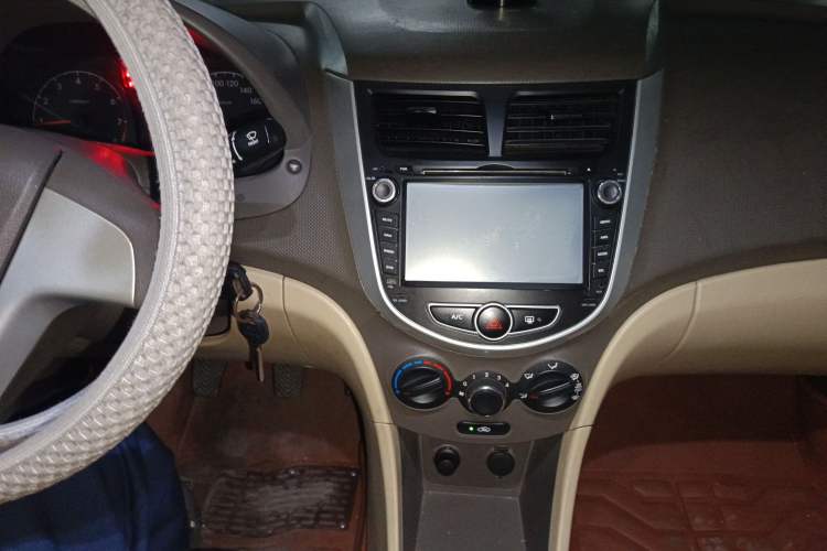 Used Hyundai Verna (older generation) 2010 Sedan 1.4L Manual Comfort GS