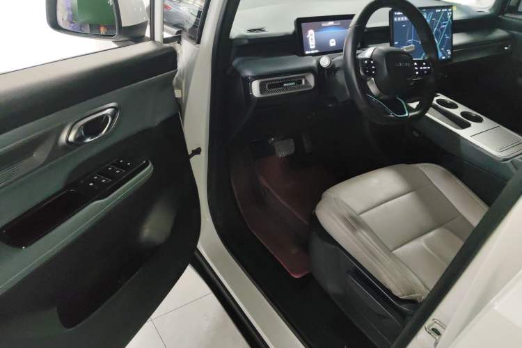 Used AION Y 2023 Plus 510 Enjoy Edition
