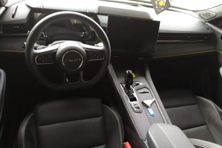 Used Lynk & Co 03 2023 1.5TD DCT JingPro Center Console