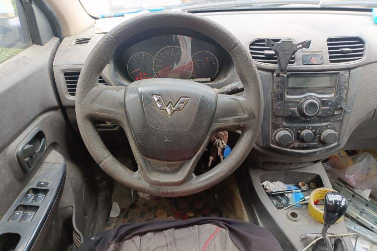 Used Wuling Hongguang 2014 1.2L Standard Model China IV
