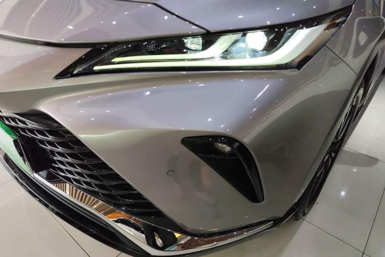 Used Toyota Venza 2022 Dual-Engine 2.5L CVT Two-Wheel Drive Prestige Edition
