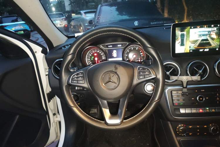 Used Mercedes-Benz GLA 2017 GLA 200 Sport Edition Steering Wheel