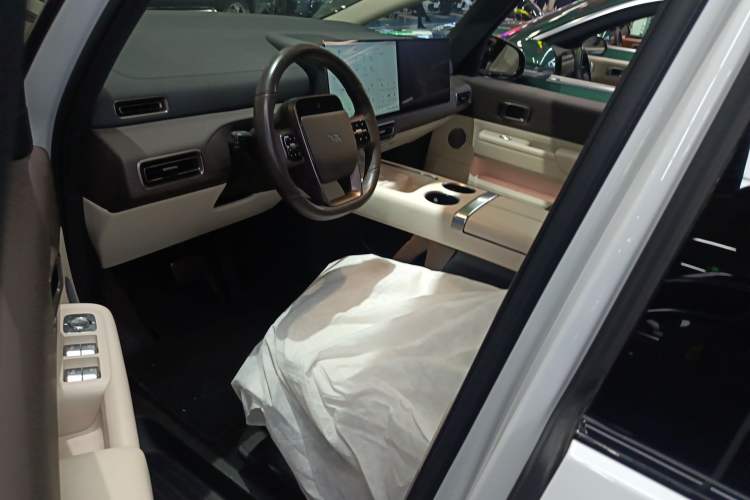 Used Li Auto MEGA 2024 Ultra Model