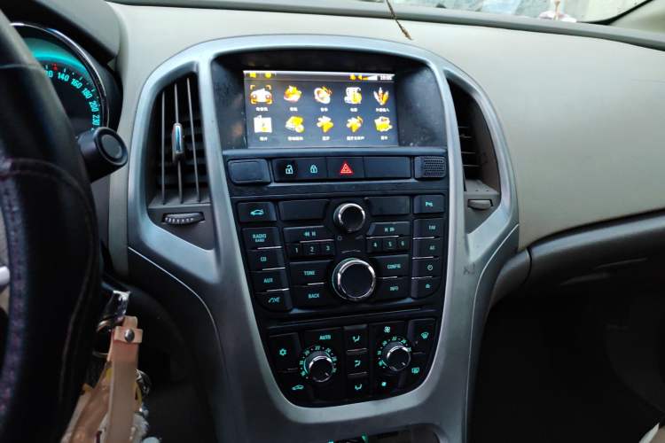 Used Buick GT 2013 GT 1.6L Automatic Fashion Edition Audio And AC Panel