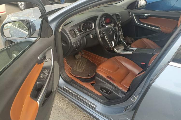 Used Volvo S60 2017 S60L T4 Smart Range Edition
