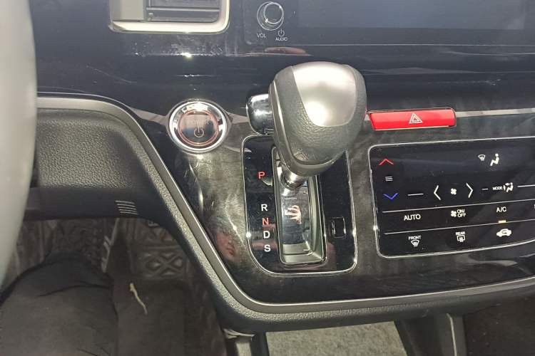 Used Honda Elysion 2019 2.0L Hybrid Luxury Edition Gear Lever