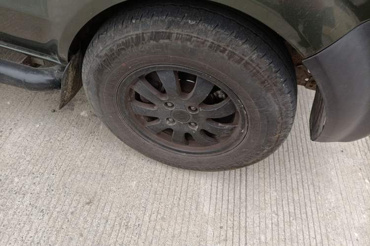 Used Dongfeng Xiaokang V27 2011 1.3L Standard Version BG13-20 Right Front Wheel Hub