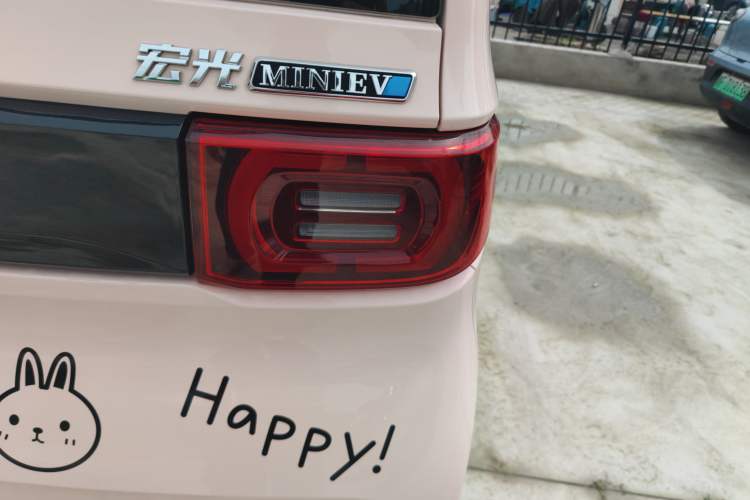 Used Wuling Hongguang MINIEV 2022 Macaron Premium Model – Lithium Ternary Battery Right Rear Taillight
