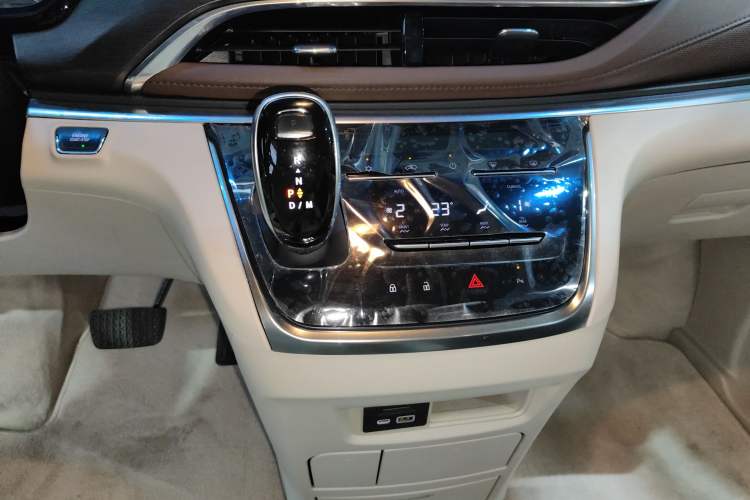 Used Buick GL8 2021 Land Cruiser Executive Class 652T Luxury Model
