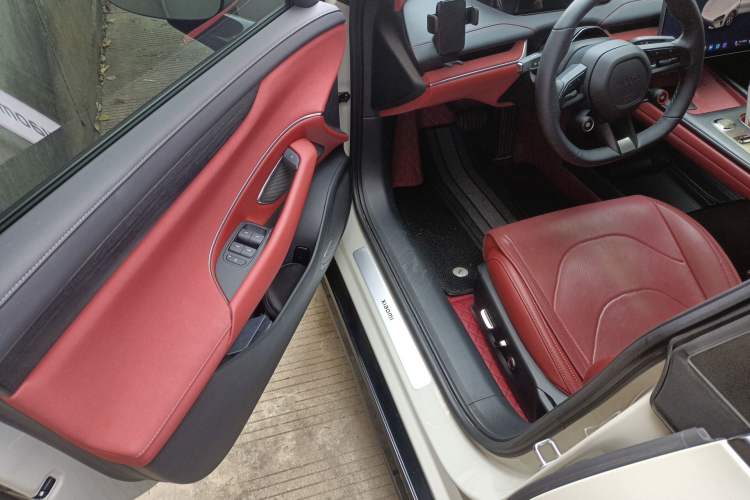 Used Xiaomi Auto SU7 2024 Rear-Drive Long-Range Intelligent Driving Version Driver Seat