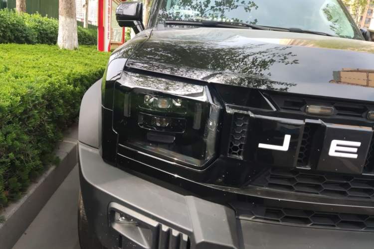 Used JETOUR Traveler 2023 2.0T All-Wheel-Drive Crosser Right Front Headlight