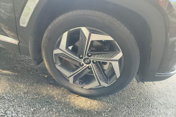 Used Hyundai Tucson 2021 Tucson L 1.5T DCT Luxury Prestige Edition Right Front Wheel Hub