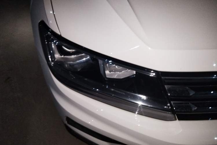 Used Volkswagen Tiguan L 2019 Updated Version 330TSI Automatic Two-Wheel Drive Panoramic Comfort Edition China VI Standard Right Front Headlight