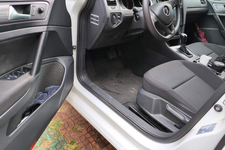 Used Volkswagen Golf 2016 1.6L Automatic Fashion Model