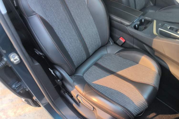 Used Peugeot 5008 2017 380THP 7-Seater Elite Edition Right Front Seat