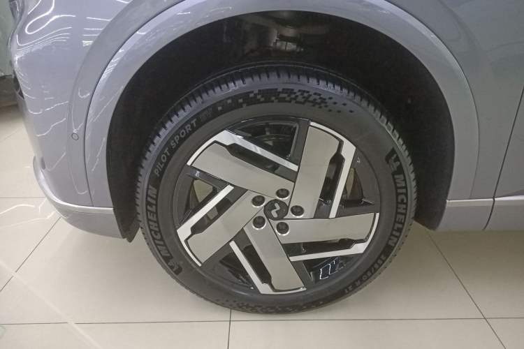 Used ONVO Luxeed L90 2025 Model—Ultra Six-Seater Version Left Front Wheel Hub