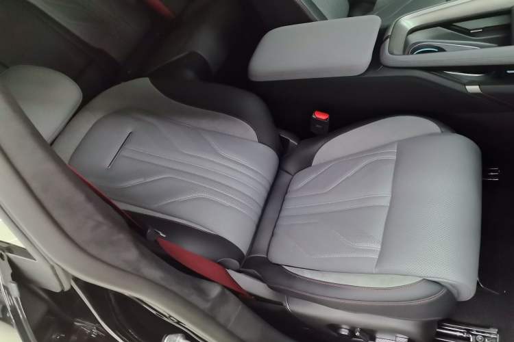 Used Zeekr 007GT 2025 Rear-Drive Intelligent Driving Version 75 kWh Right Front Seat