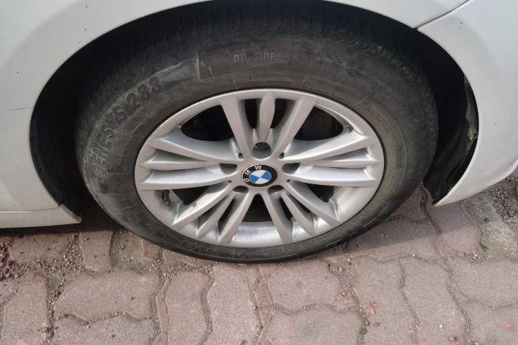 Used BMW 3 Series 2015 316Li Fashion Model
