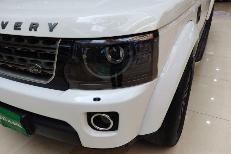 Used Land Rover Discovery 2016 3.0 SC Obsidian Black Heritage Edition SE
