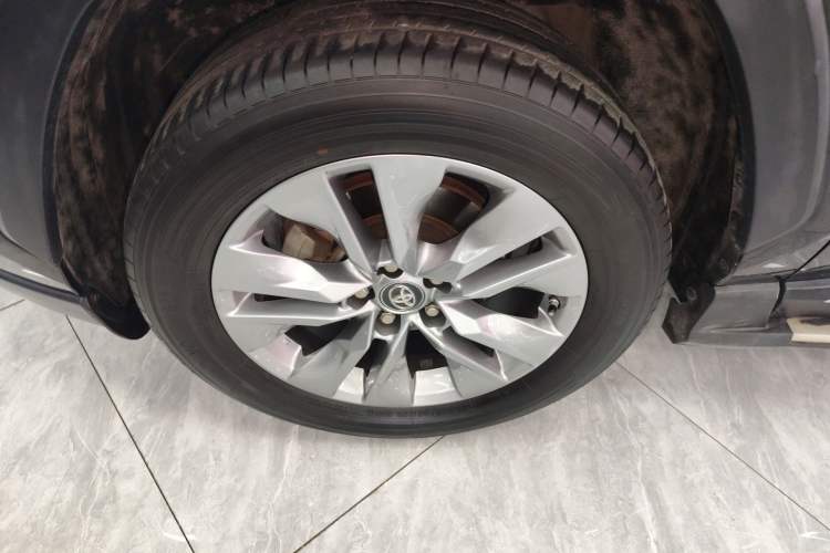 Used Toyota Wildlander 2021 2.0L CVT Two-Wheel Drive Luxury Edition Left Front Wheel Hub