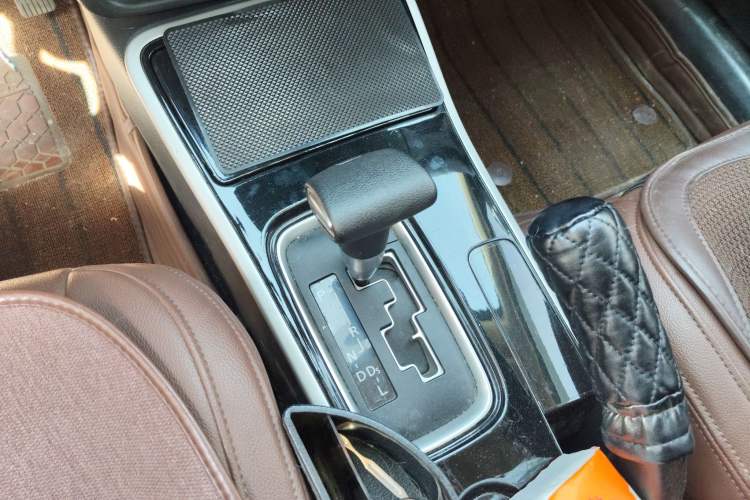 Used Mitsubishi Outlander 2020 2.0L Two-Wheel Drive Comfort Edition 5 Seats Gear Lever