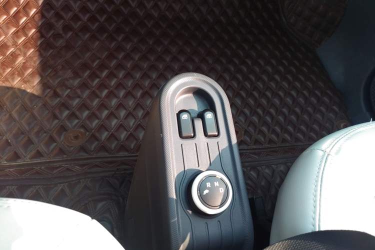 Used Wuling Hongguang MINIEV 2022 Macaron Premium Model – Lithium Iron Phosphate Gear Lever