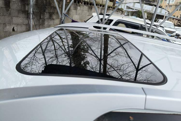 Used Huatai Santa Fe 2016 1.5T Gasoline Manual Two-Wheel Drive Smart Enjoyment i3 Model Roof