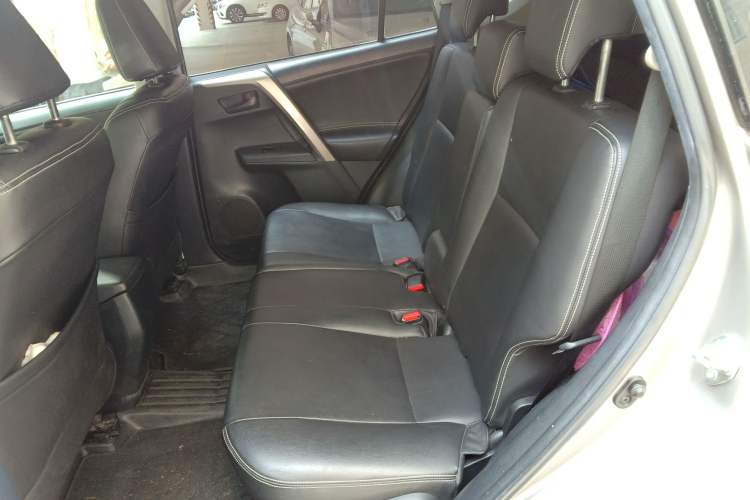 Used Toyota RAV4 2015 2.0L CVT Two-Wheel Drive Fashion Edition