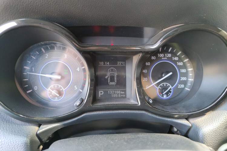 Used JMC Yusheng S350 2018 2.0T Automatic All-Wheel Drive Diesel Luxury Version with Sunroof 5 Seats
