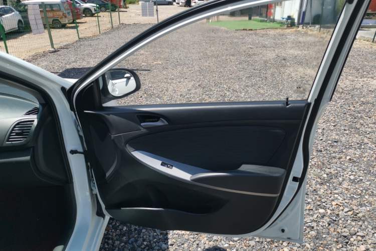 Used Hyundai Verna Ray 2014 1.4L Automatic GLX
