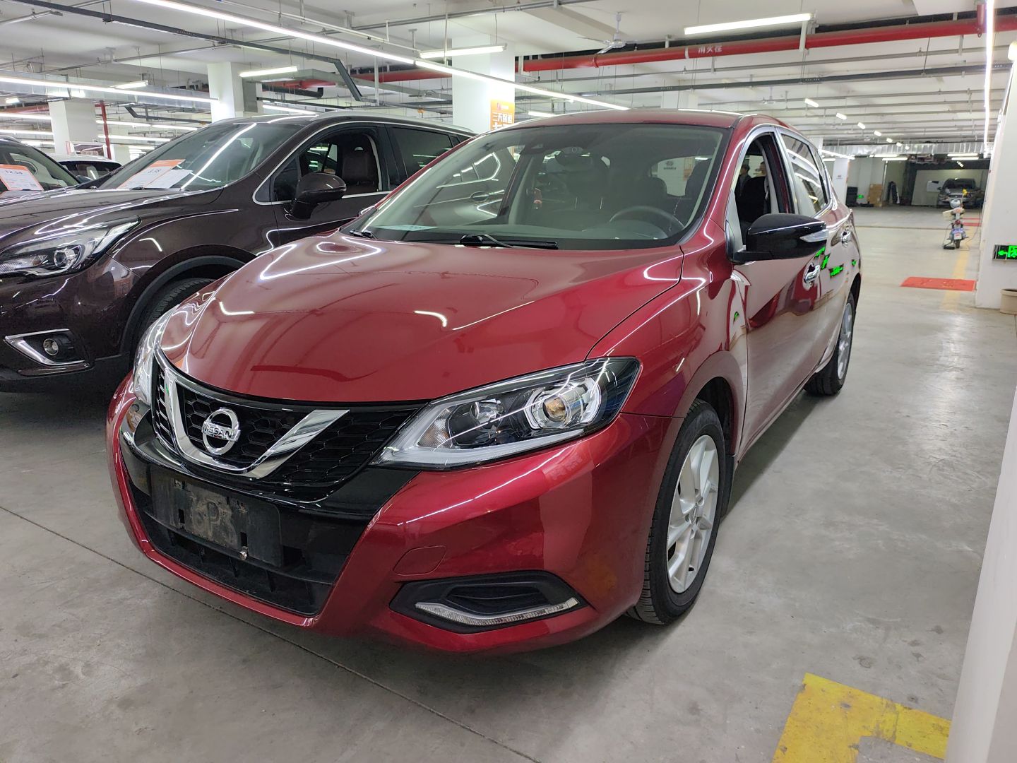 تحت مقدمة السيارة