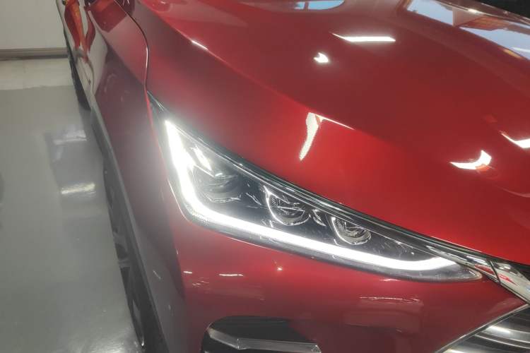 Used BYD Tang New Energy 2018 DM 2.0T All-Wheel Drive Smart Connect & Enjoyment Model 7 Seats China V Emission Standard Right Front Headlight