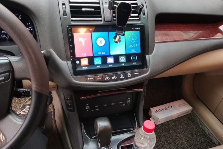 Used Toyota Crown 2011 2.5L Royal Special Edition with Leather and Sunroof