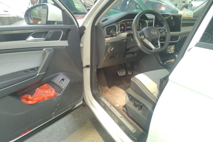 Used Volkswagen Tayron X 2024 330TSI Two-Wheel-Drive Prestige High-Energy Edition