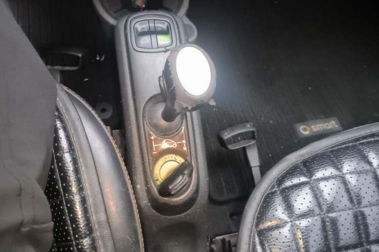 Used smart fortwo 2011 1.0 MHD Convertible Orange Edition Gear Lever