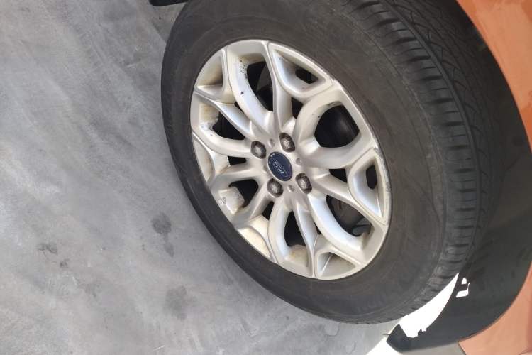 Used Ford EcoSport 2013 1.5L Automatic Prestige Model Right Front Wheel Hub