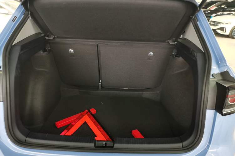 Used Volkswagen Tharu 2025 NewRui 300TSI Prestige Edition Trunk