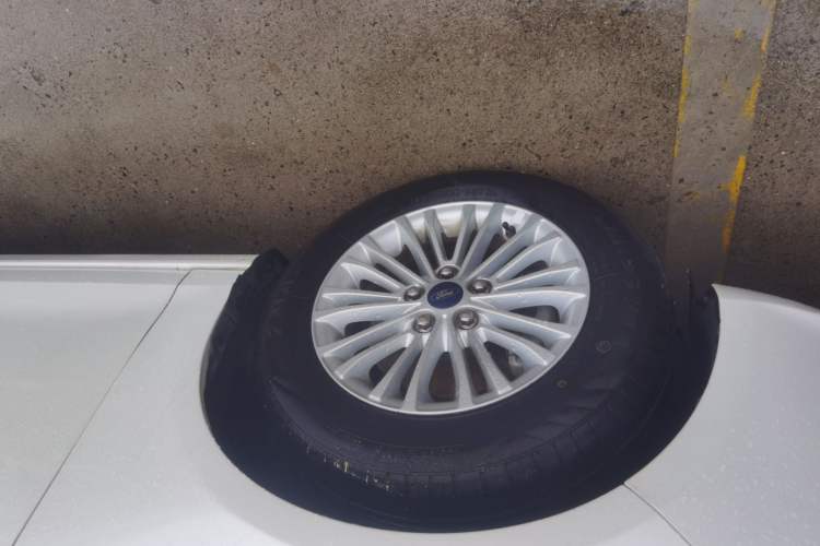 Used Ford Escort 2017 1.5L Automatic Comfort Model Left Front Wheel Hub