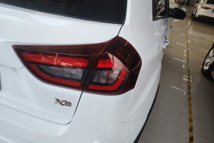 Used Geely Auto Vision X3 2019 Upgraded Model 1.5L CVT Prestige Version
