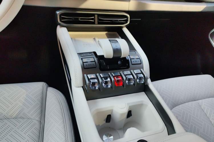 Used Formula Leopard Titanium 3 2025 501KM All-Wheel Drive Intelligent Driving Ultra Version