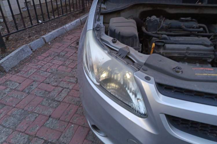 Used Chevrolet Sail 2013 Sedan 1.2L AMT Ideal Edition Right Front Headlight