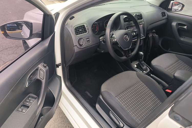 Used Volkswagen Polo 2016 1.6L Automatic Comfort Model