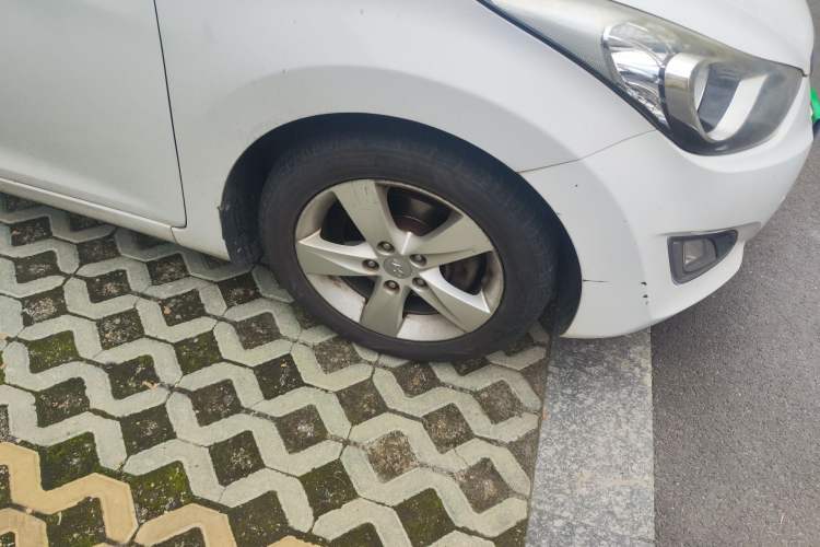 Used Hyundai Elantra (5th Generation / Langdong) 2012 1.6L Manual Leading Model