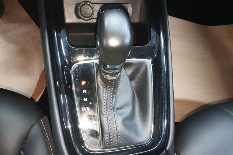 Used Roewe i5 2020 1.5L Automatic 4G Connect Luxury Flagship Edition
