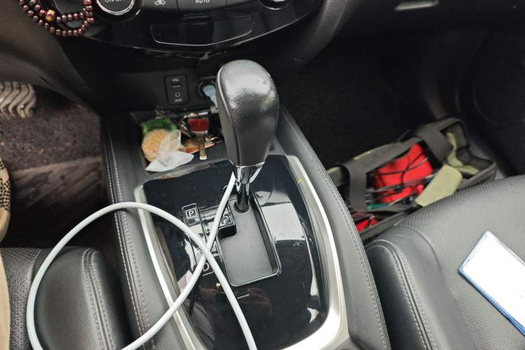 Used Nissan X-Trail 2015 2.0L CVT Comfort MAX Edition 2WD Gear Lever