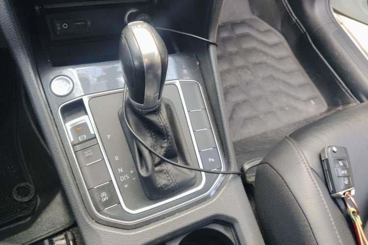 Used Volkswagen Golf Sportsvan 2018 230TSI Automatic Luxury Model Gear Lever