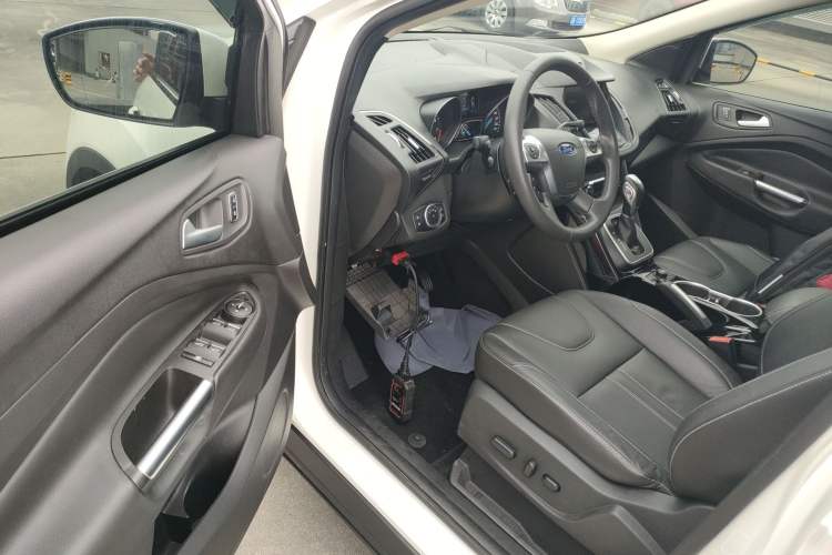 Used Ford Kuga 2015 2.0L GTDi Four-Wheel-Drive Sport Model
