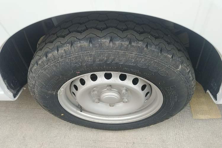 Used Wuling Yangguang 2024 300KM Comfort Version Passenger Van 75kW Exterior 5