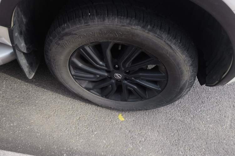 Used Nissan Terra 2018 2.5L Automatic 2WD Luxury Edition Right Front Wheel Hub